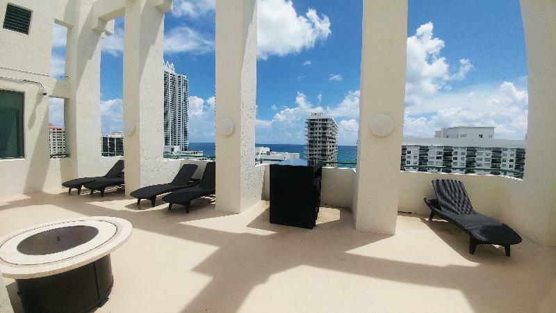 The Casablanca On The Ocean West Tower Hotel Miami Beach Exterior photo