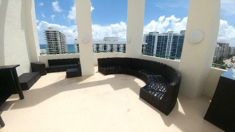 The Casablanca On The Ocean West Tower Hotel Miami Beach Exterior photo