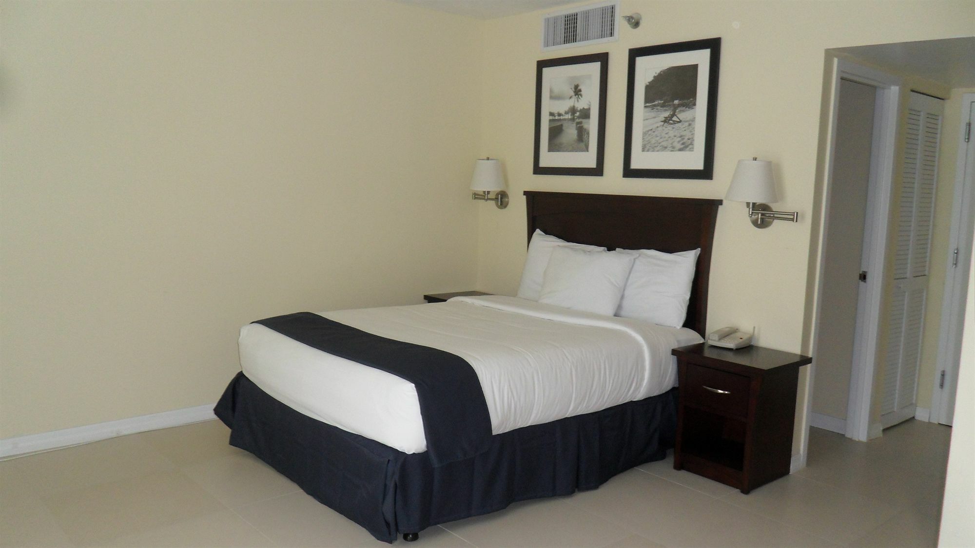 The Casablanca On The Ocean West Tower Hotel Miami Beach Exterior photo