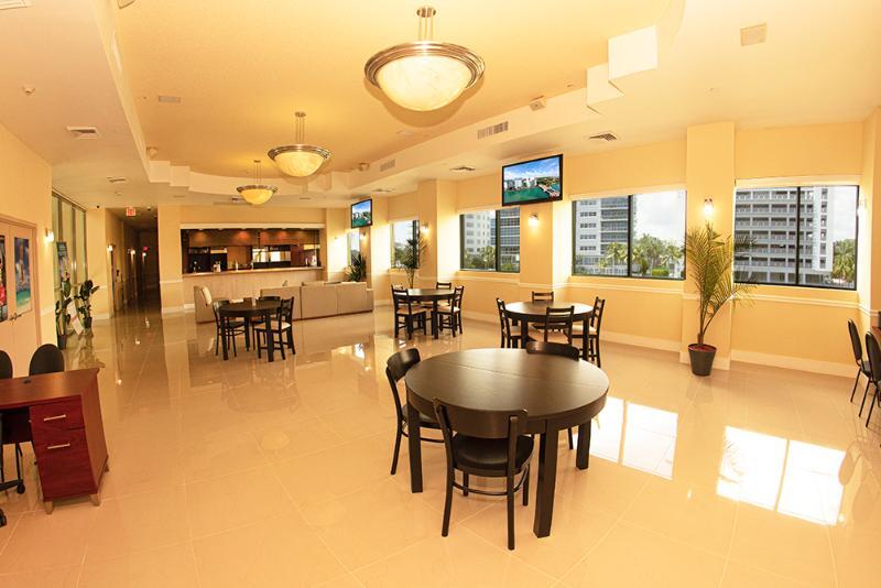 The Casablanca On The Ocean West Tower Hotel Miami Beach Exterior photo