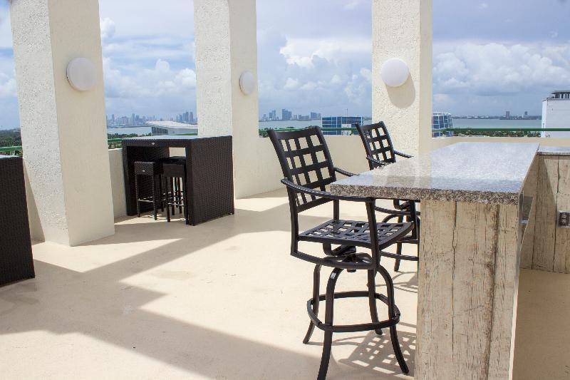 The Casablanca On The Ocean West Tower Hotel Miami Beach Exterior photo