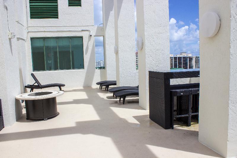 The Casablanca On The Ocean West Tower Hotel Miami Beach Exterior photo