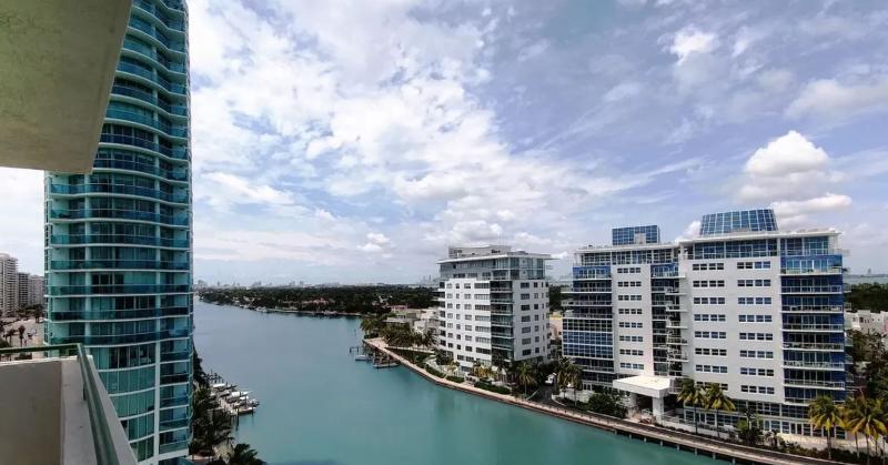 The Casablanca On The Ocean West Tower Hotel Miami Beach Exterior photo